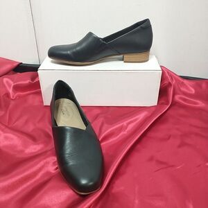 Clarks Women's Juliet Lora Loafer Size 7M Flat Slip On Shoe Black Leather